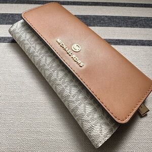 Michael Kors Wallet (Logo)